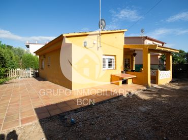 Detached house with pool for sale in Carrer Mar Caspio 3