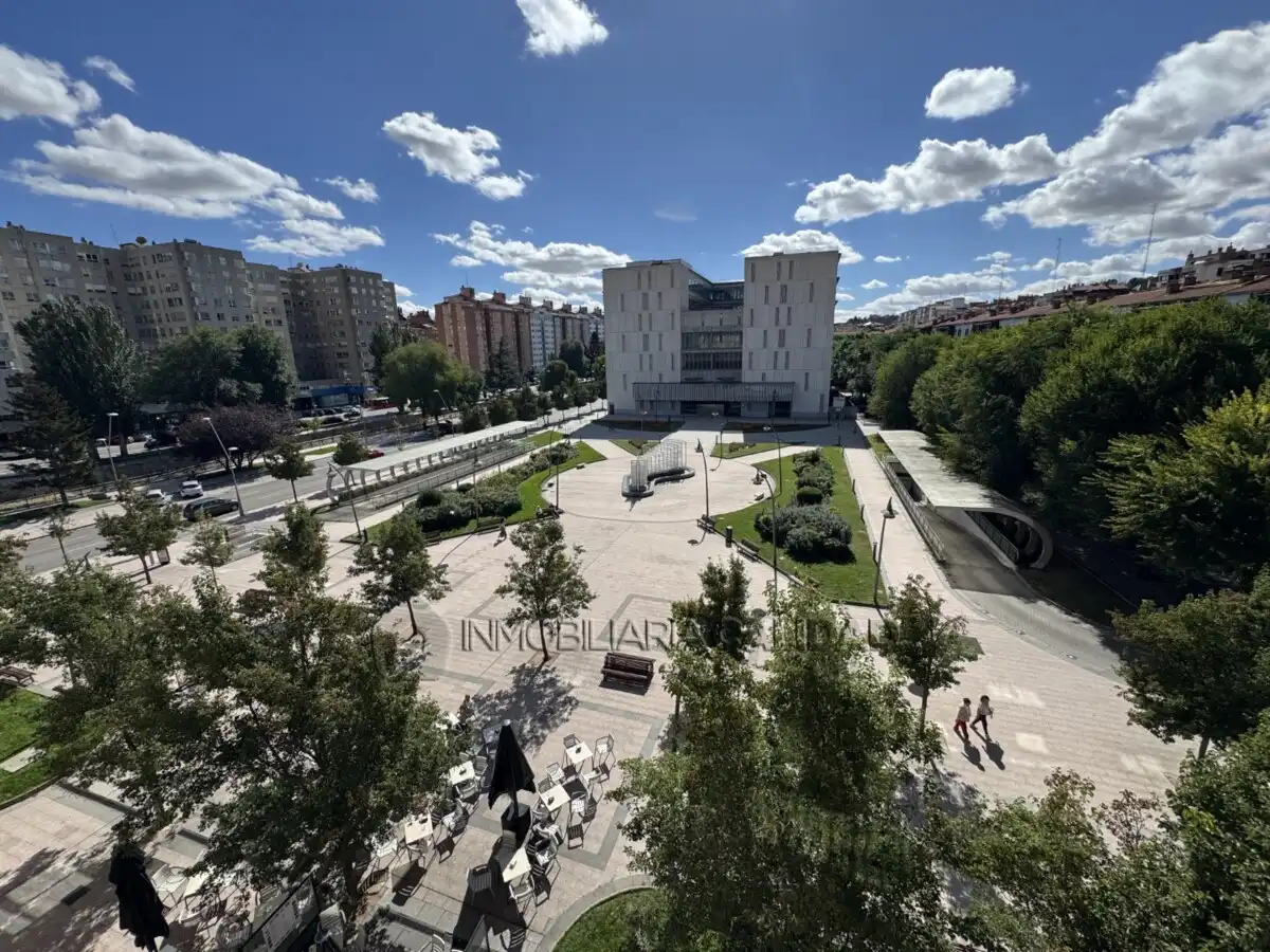 Außenansicht von Wohnung zur Miete in Burgos mit Heizung, Terrasse und Möbliert