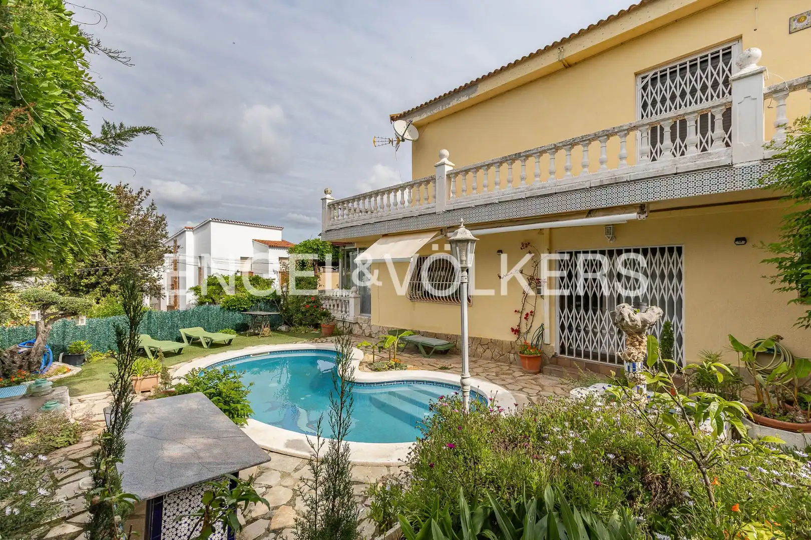 Exterior view of Houses for sale in Arenys de Mar  with Heating, Private garden and Terrace