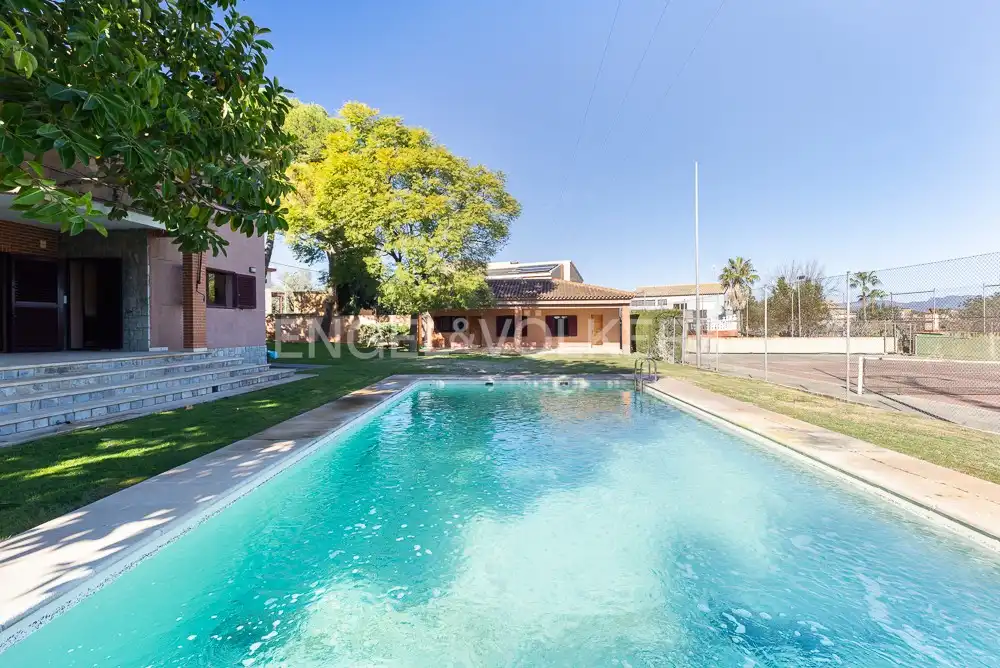 Swimming pool of Houses for sale in La Pobla de Vallbona  with Air Conditioner, Heating and Private garden