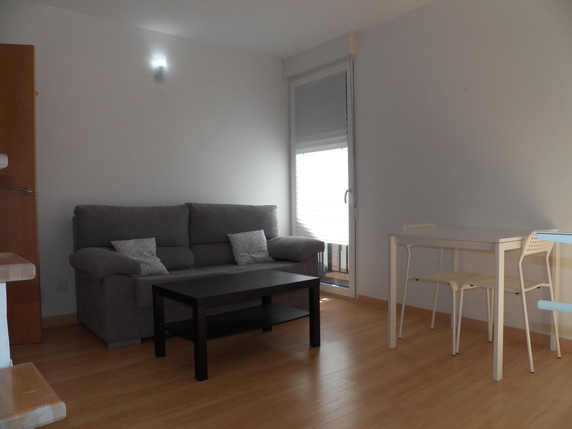 Sala d'estar de Apartament en venda en Miraflores de la Sierra amb Calefacció, Moblat i Balcó