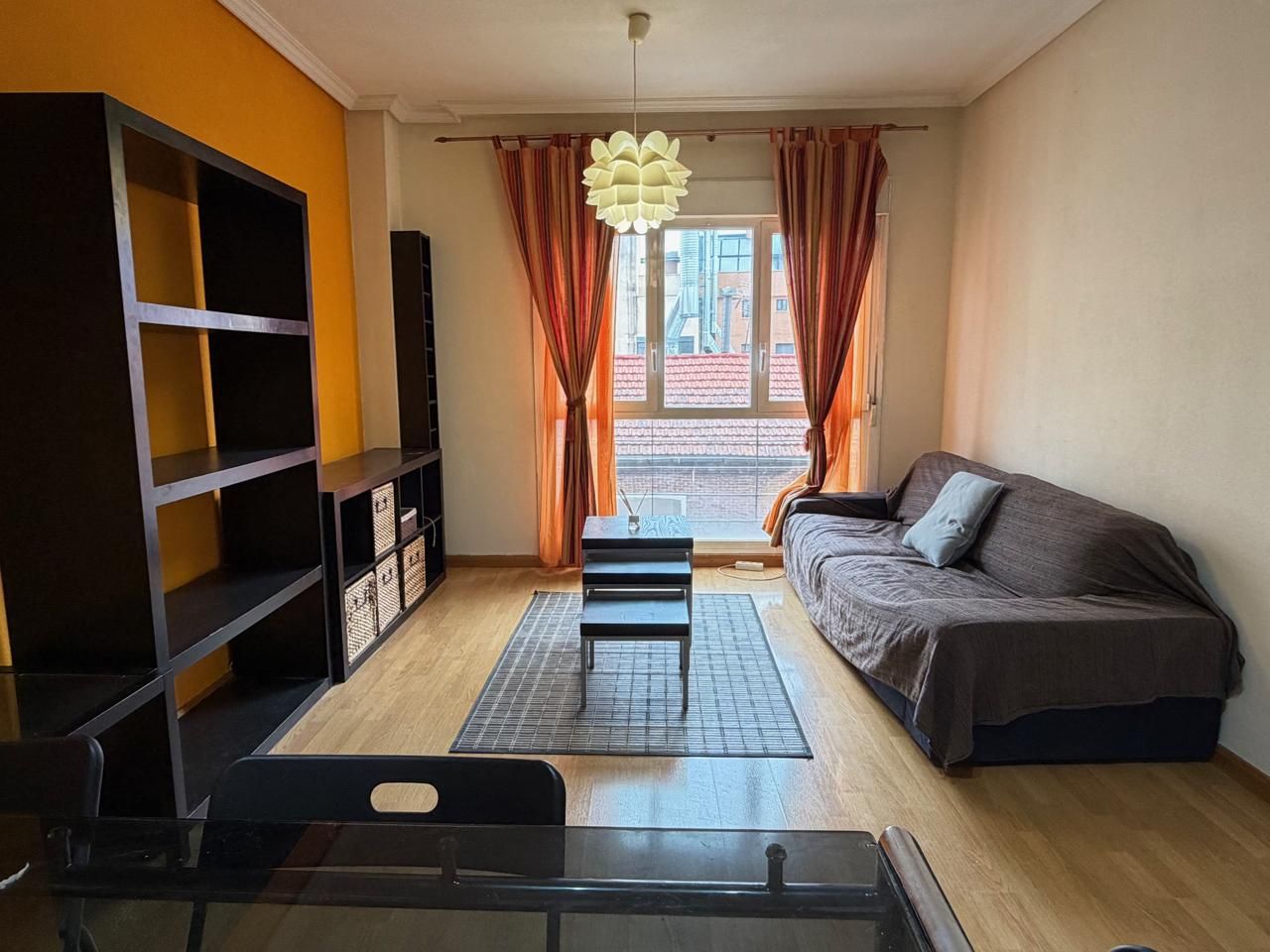 Sala d'estar de Pis en venda en  Madrid Capital amb Calefacció i Traster