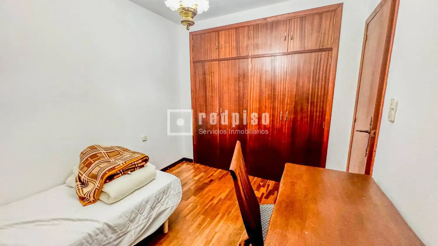 Habitación de Casa o chalet en venta en Abegondo con Parquet, Terraza y Amueblado