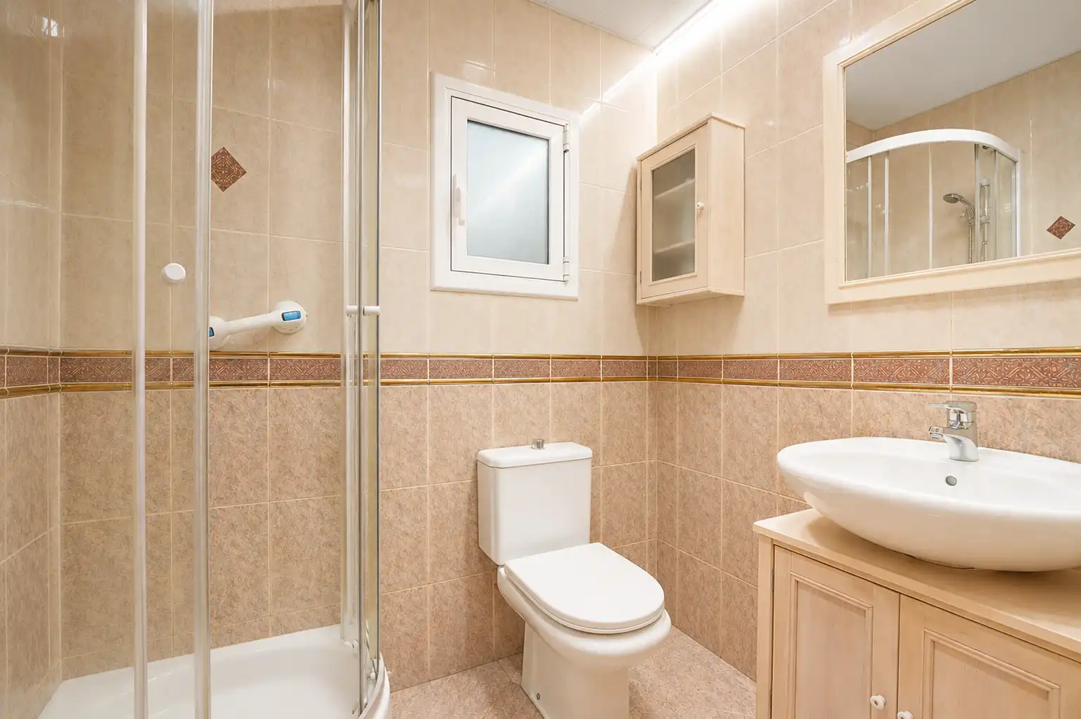 Bathroom of Flat for sale in Santa Coloma de Gramenet  with Air Conditioner and Terrace