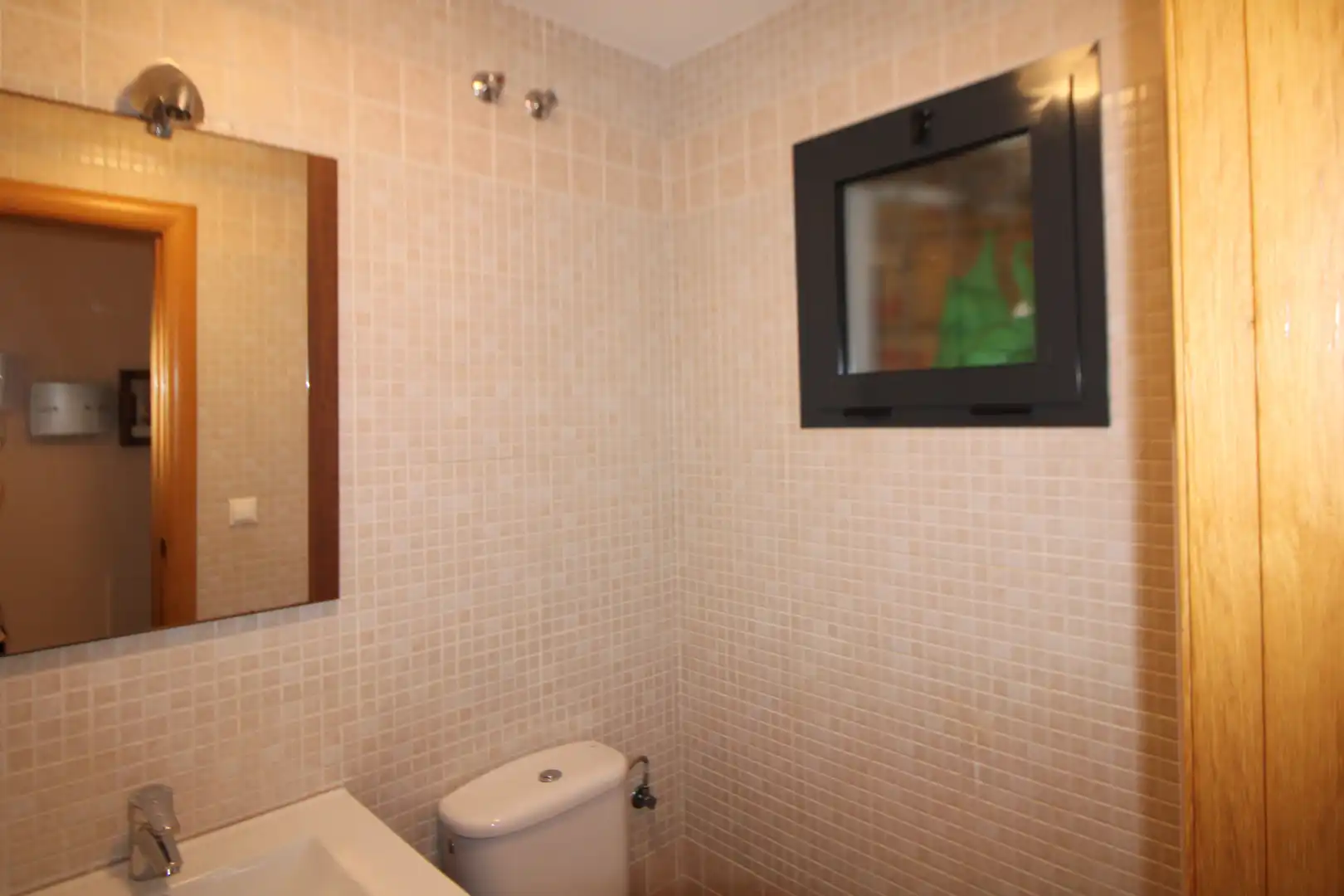 Badezimmer von Einfamilien-Reihenhaus zur Miete in Aljaraque mit Privatgarten, Abstellraum und Möbliert