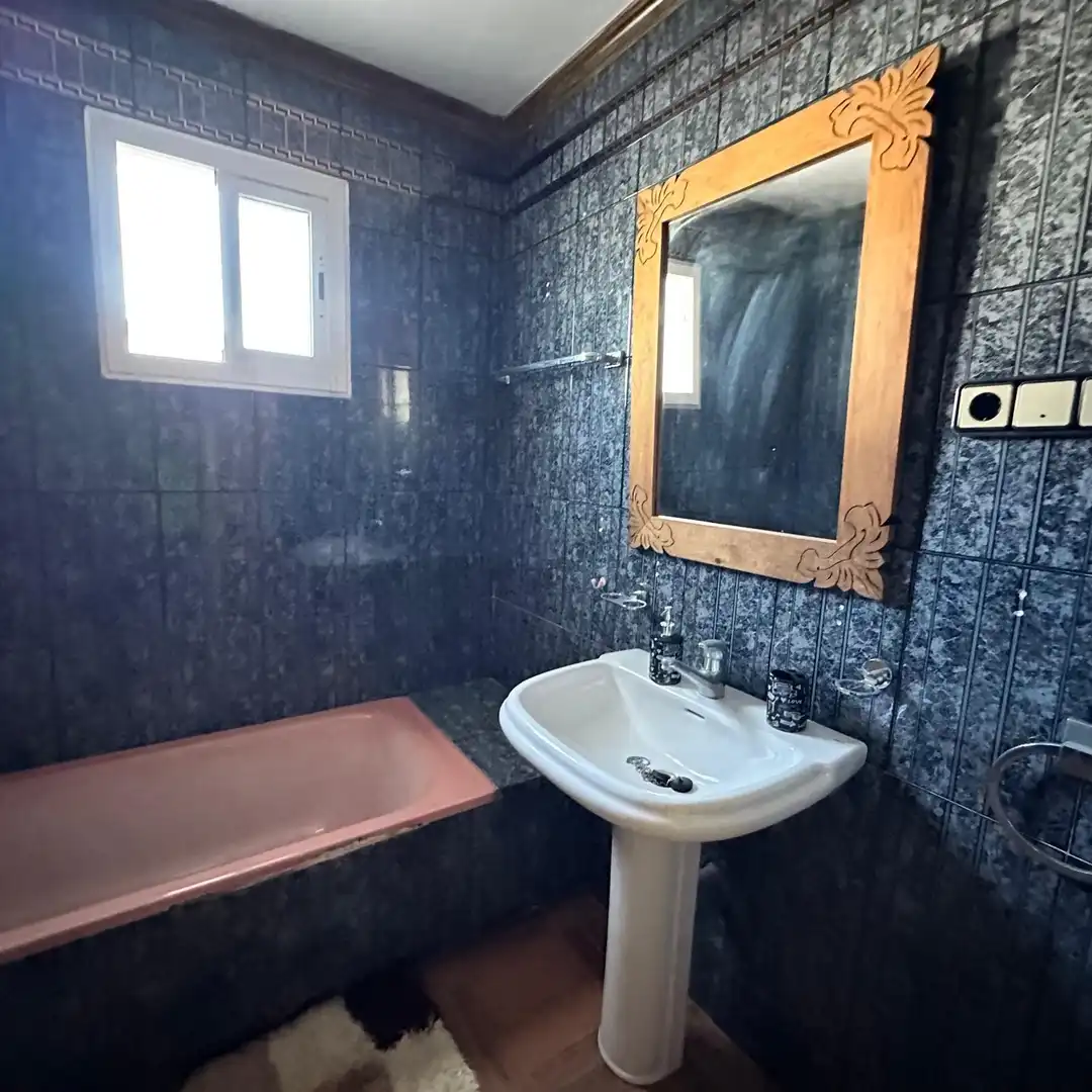 Baño de Piso en venta en La Línea de la Concepción con Amueblado y Balcón