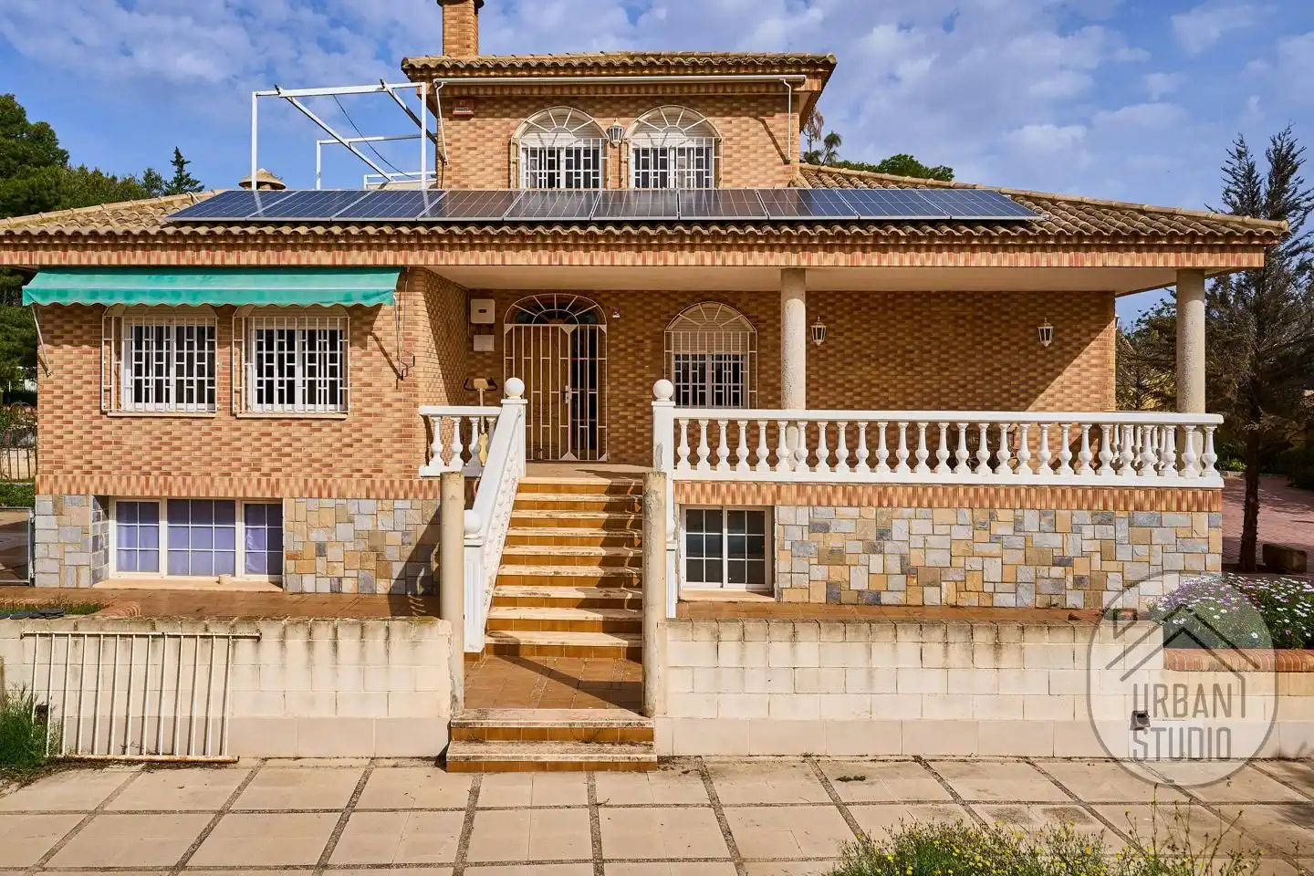Vista exterior de Casa o chalet en venta en San Vicente del Raspeig / Sant Vicent del Raspeig con Calefacción, Jardín privado y Terraza