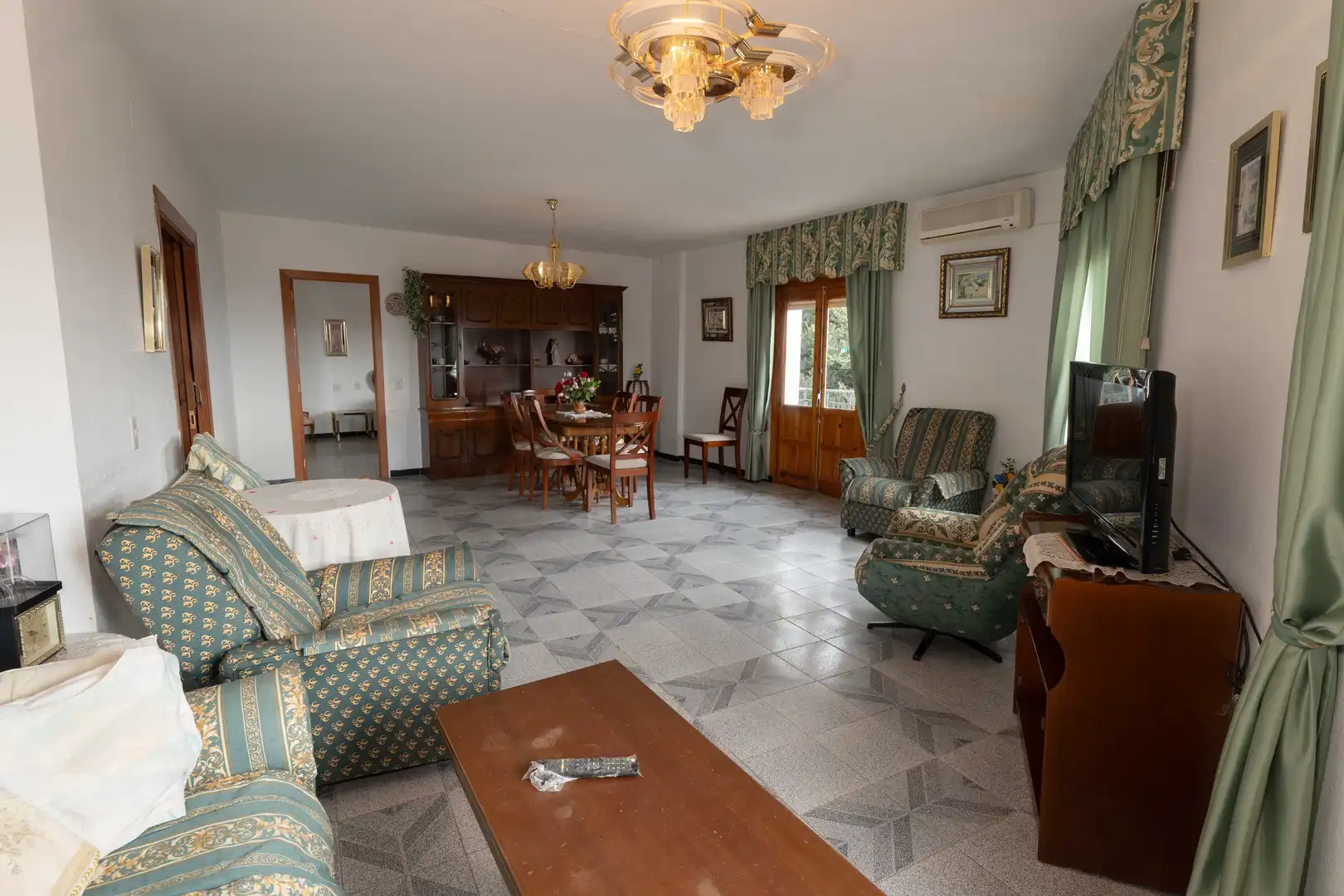 Wohnzimmer von Geschaftsraum zum Verkauf in Válor mit Terrasse und Möbliert