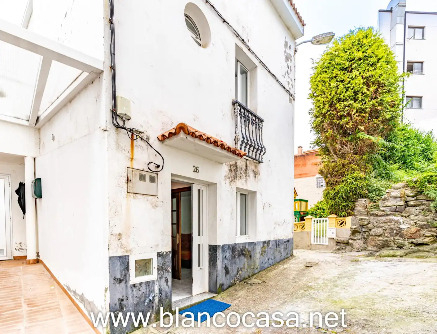 Vista exterior de Casa o xalet en venda en Ponteceso amb Balcó