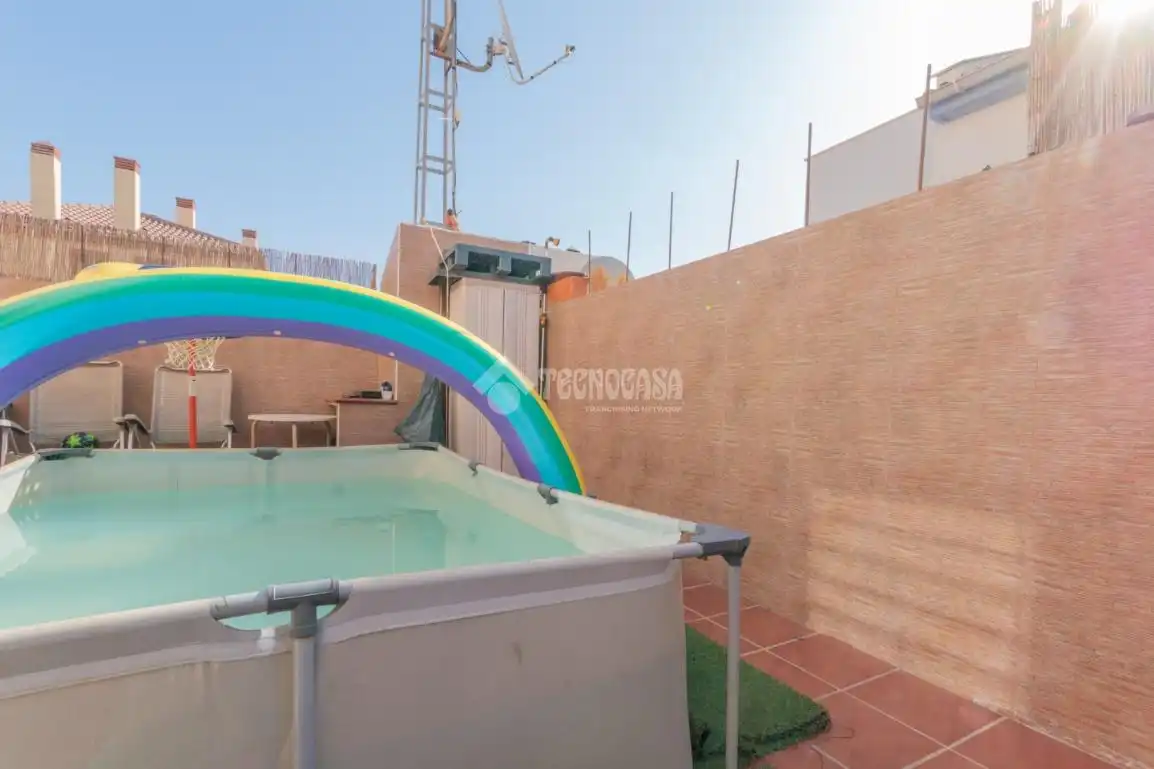 Piscina de Casa adosada en venda en Málaga amb Aire condicionat i Traster