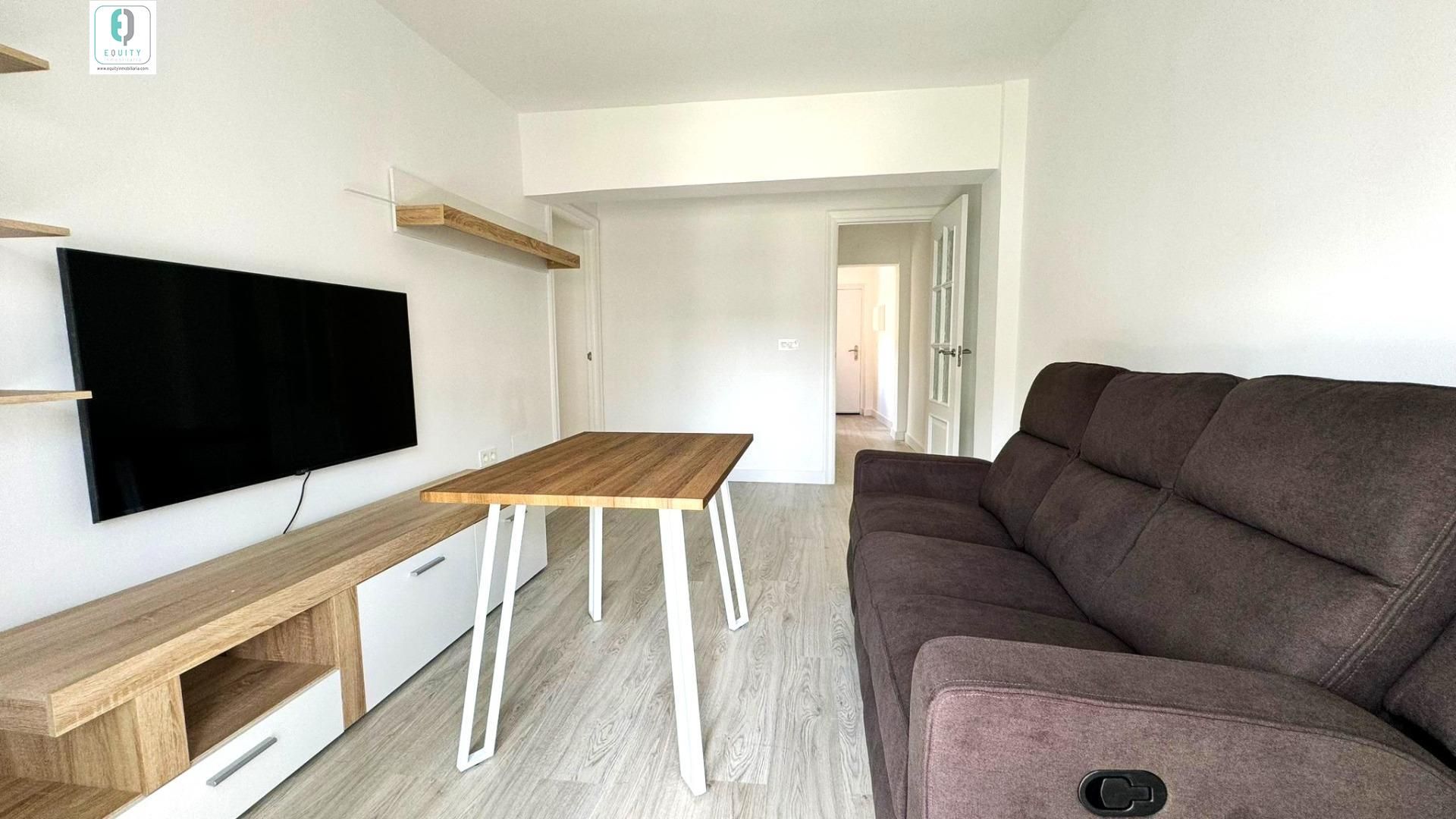 Living room of Flat to rent in  Granada Capital  with Air Conditioner, Heating and Terrace