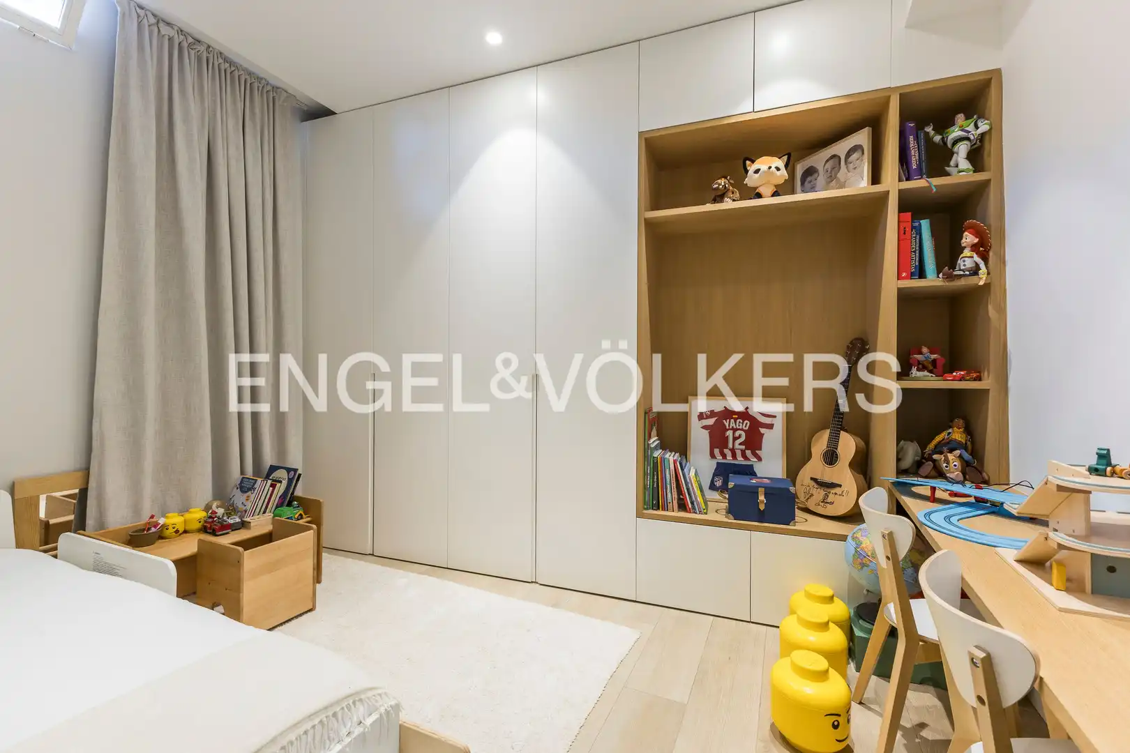 Bedroom of Flat for sale in Madrid  with Air Conditioner, Heating and Storage room