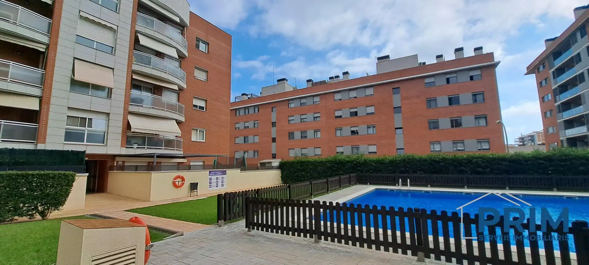 Exterior view of Flat for rent in Mestral 