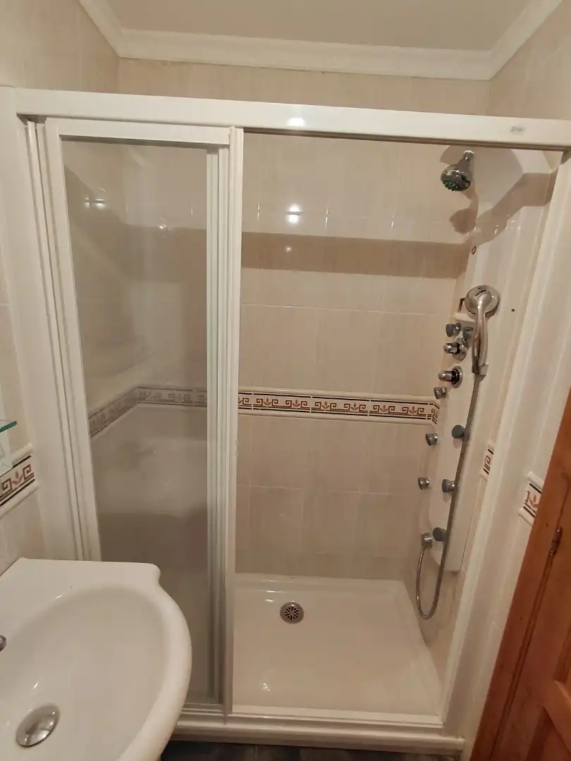 Baño de Casa o chalet en venta en Betanzos con Calefacción, Jardín privado y Trastero