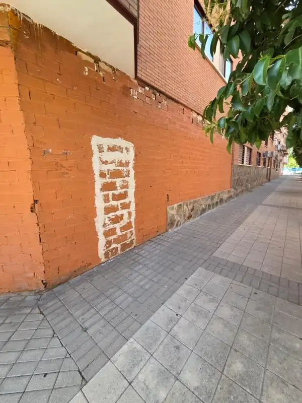 Vista exterior de Local en venda en Getafe amb Calefacció