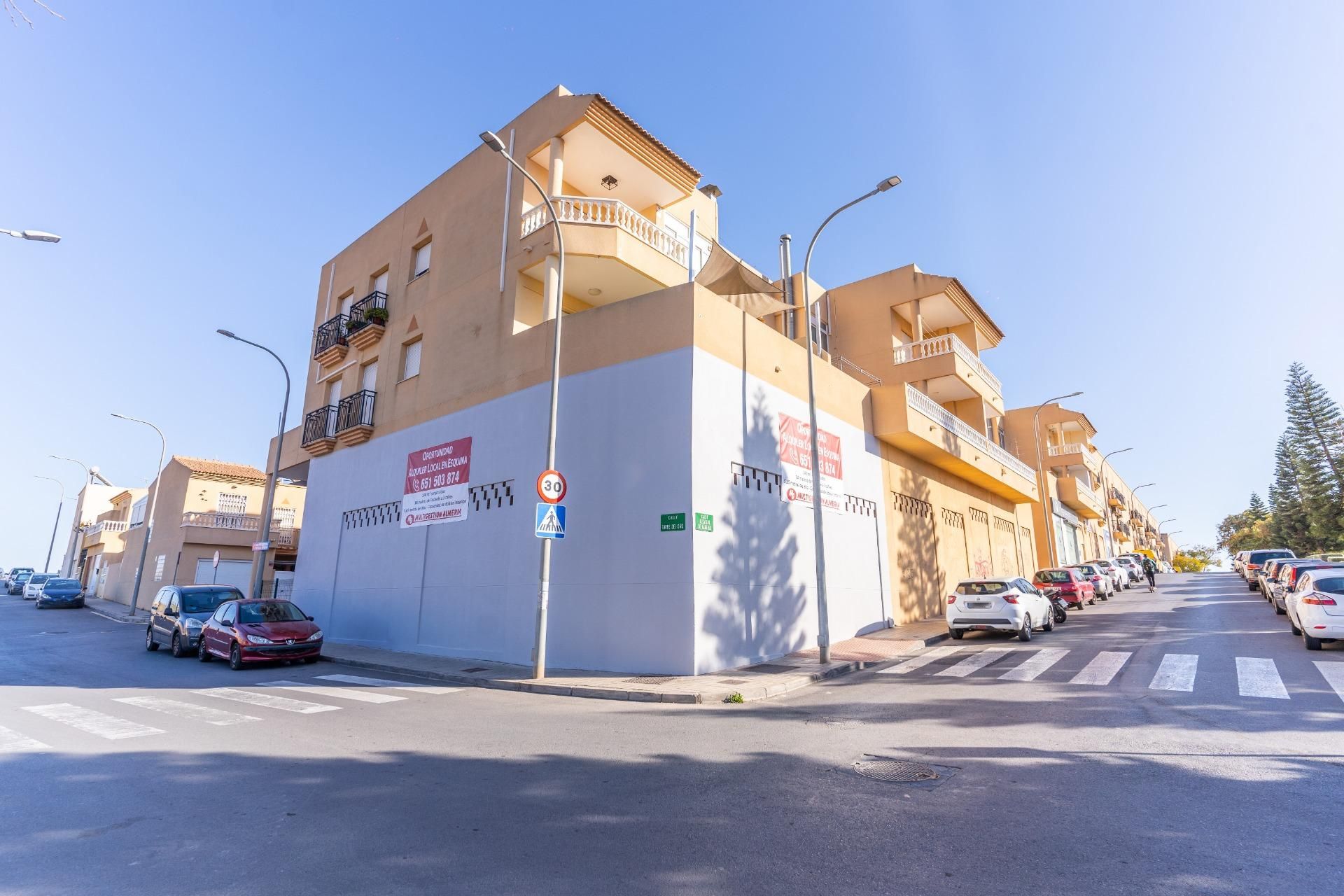 Vista exterior de Local de lloguer en Huércal de Almería