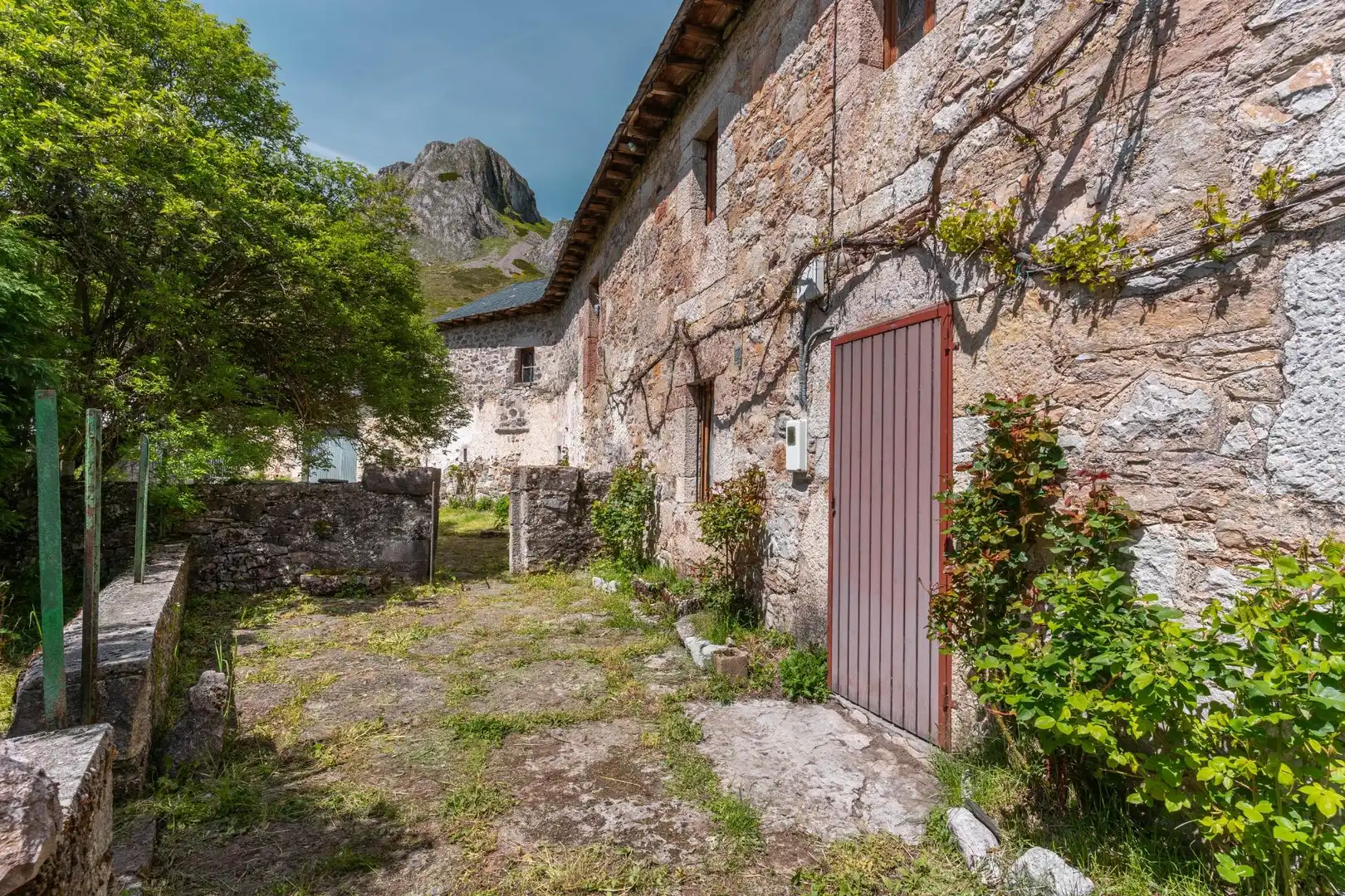 Vista exterior de Casa o chalet en venta en Cabrillanes con Jardín privado, Terraza y Trastero