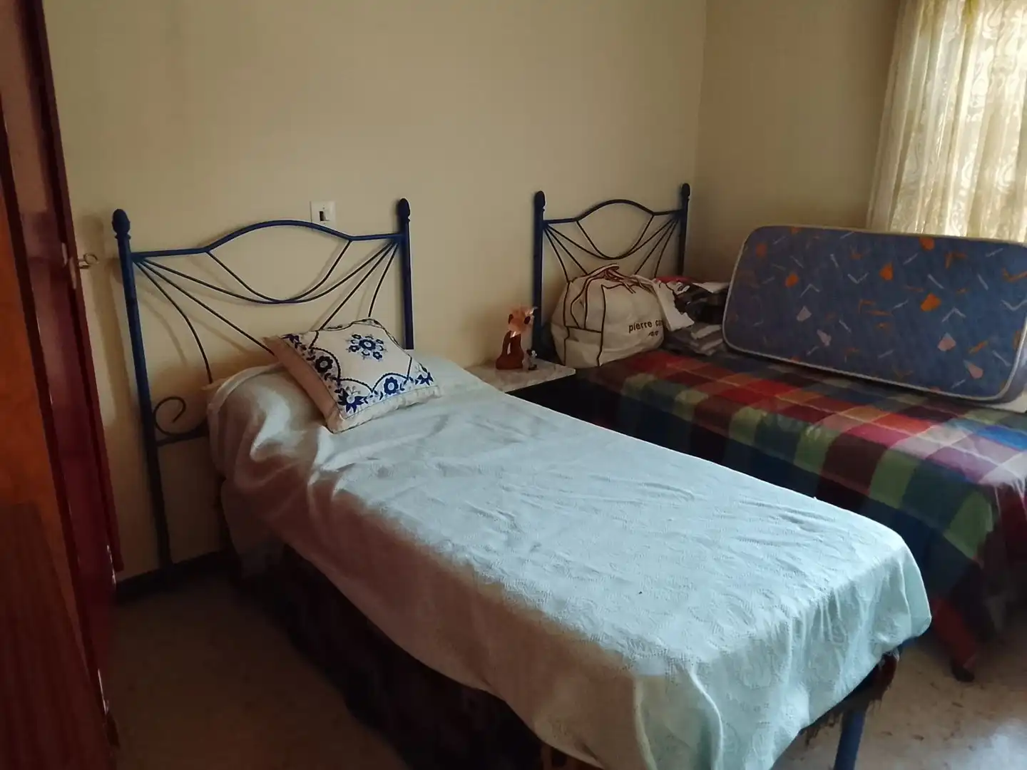 Dormitori de Casa o xalet en venda en Madrigal de la Vera amb Jardí privat