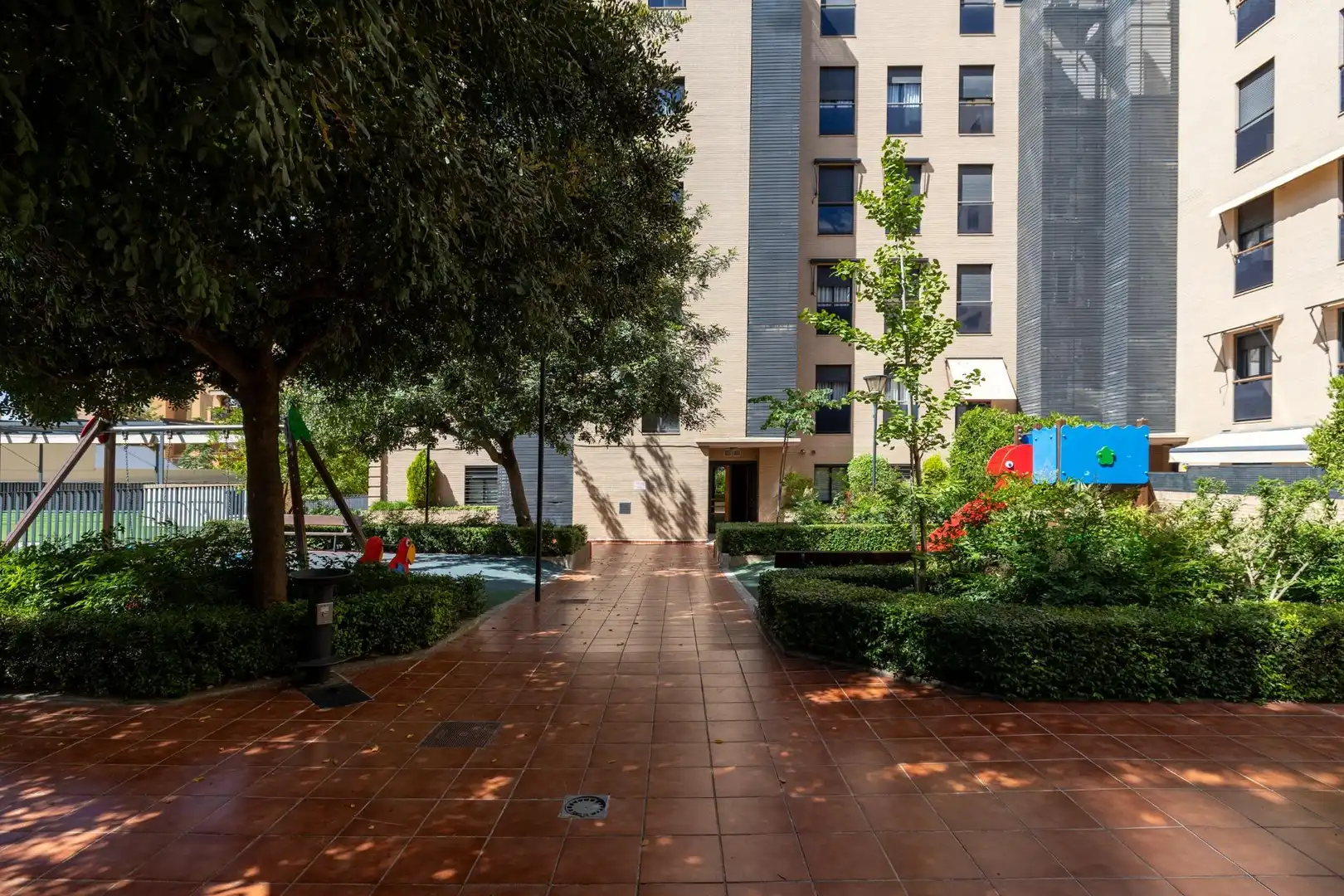 Vista exterior de Pis en venda en Granada amb Aire condicionat, Calefacció i Parquet