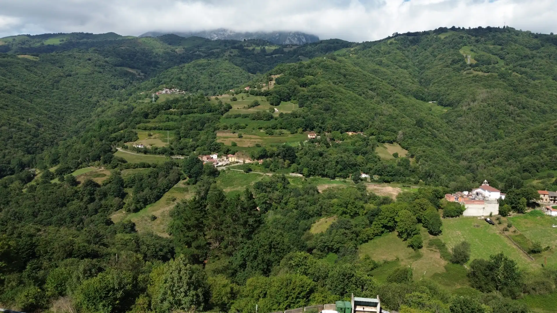 Vista exterior de Casa o xalet en venda en Lena