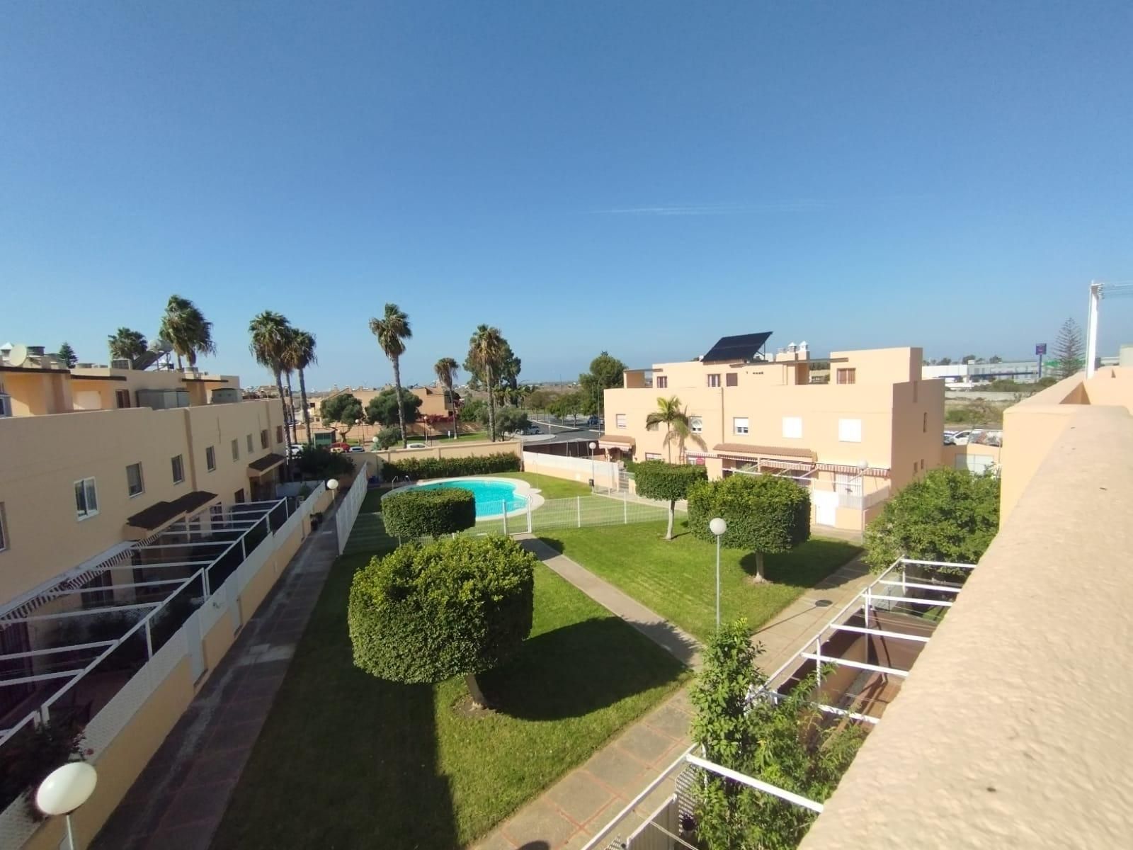 Casa adosada en venta en Camposoto - Gallineras