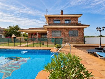 Casa con piscina in vendita a Els Masos - Els Garrofers
