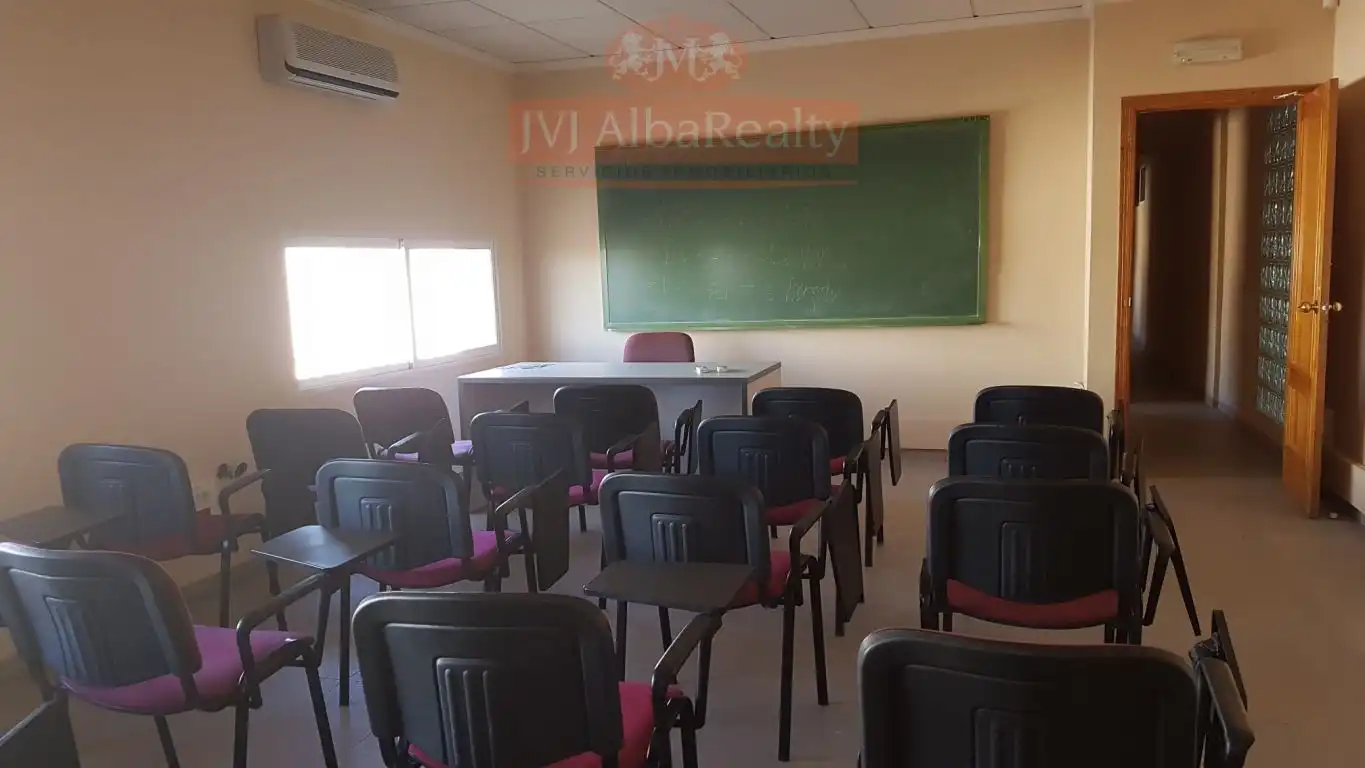 Büro zur Miete in Albacete mit Klimaanlage und Möbliert