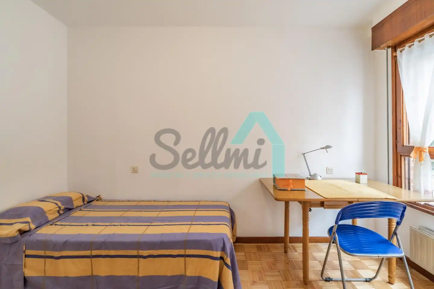 Habitación de Piso de alquiler en Oviedo  con Calefacción, Parquet y Terraza