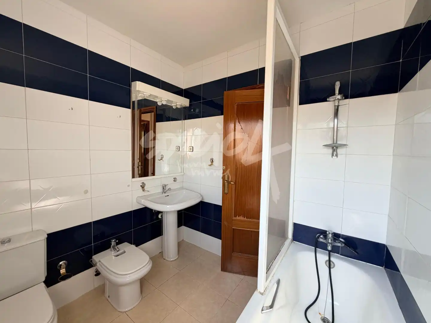 Bathroom of Houses for sale in Sevilla la Nueva  with Heating, Private garden and Terrace