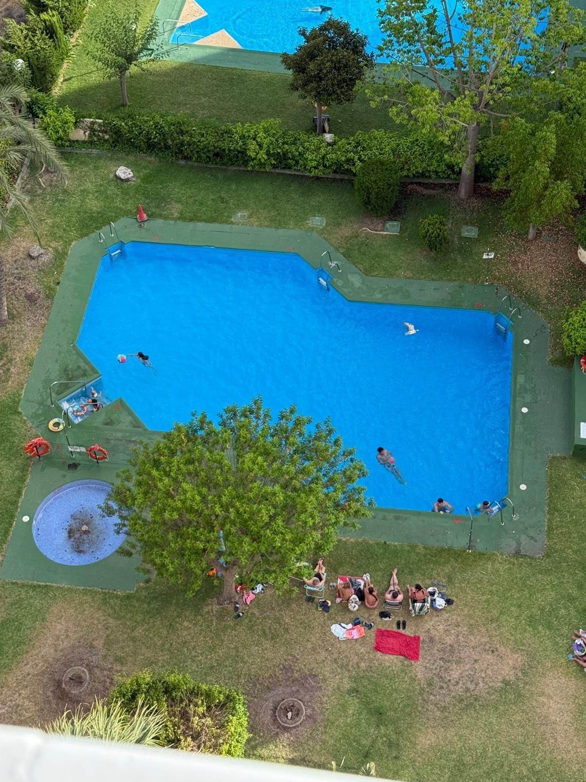 Piscina de Pis de lloguer en Roquetas de Mar amb Jardí privat, Terrassa i Piscina comunitària