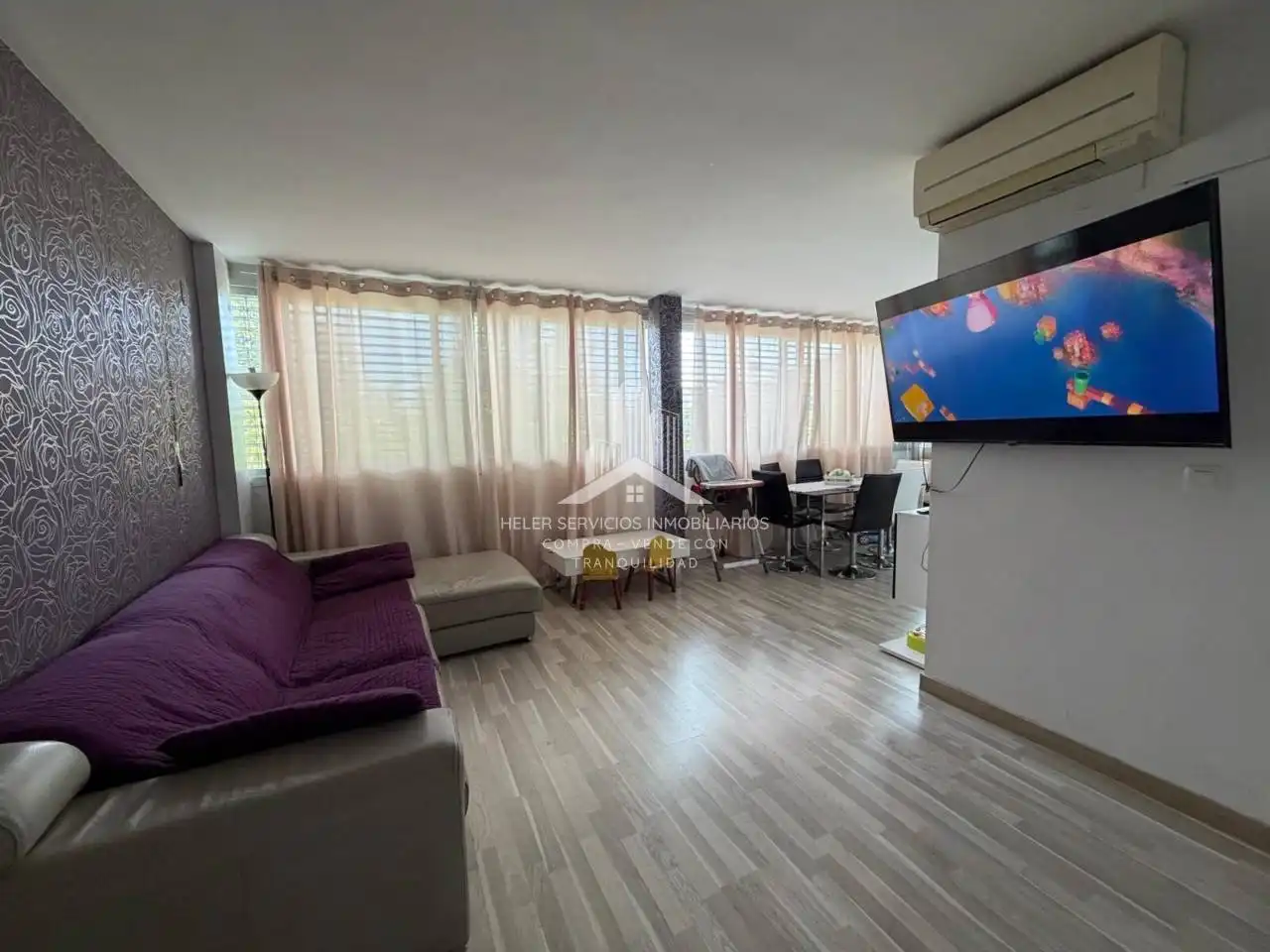 Sala de estar de Piso en venta en Castellón de la Plana / Castelló de la Plana con Balcón y Alarma