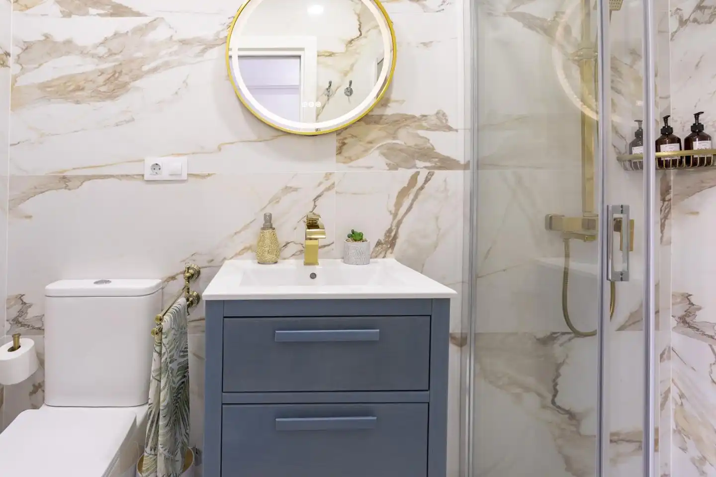 Bathroom of Apartments for sale in Benalmádena  with Air Conditioner, Terrace and Furnished