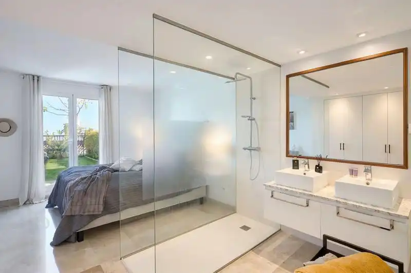 Bathroom of Ground floor for rent in Benahavís  with Air Conditioner, Private garden and Terrace