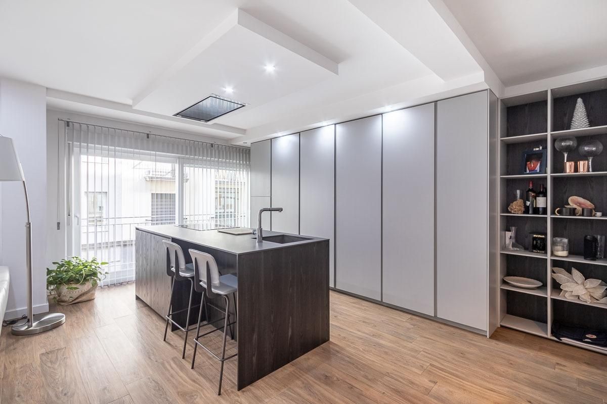 Kitchen of Flat for sale in  Granada Capital  with Air Conditioner, Heating and Terrace