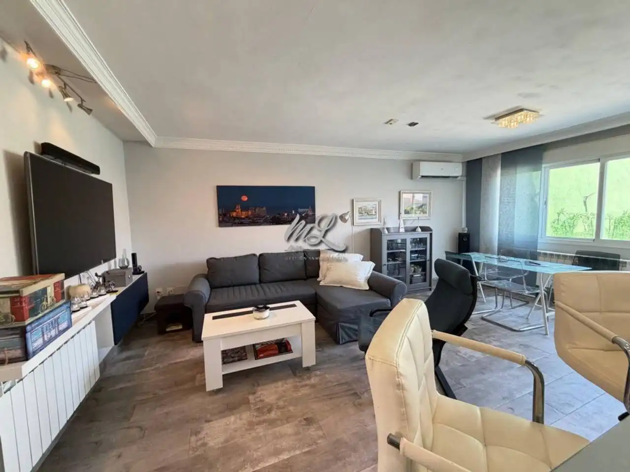 Sala d'estar de Casa adosada en venda en Camarena amb Aire condicionat, Calefacció i Jardí privat
