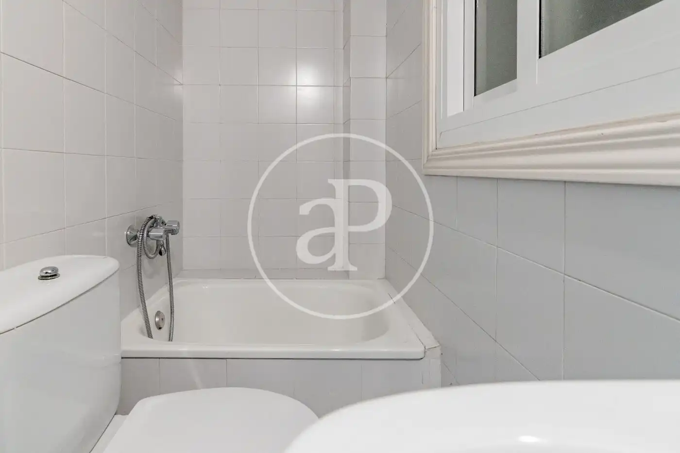 Bathroom of Flat for sale in Madrid  with Heating, Storage room and Balcony