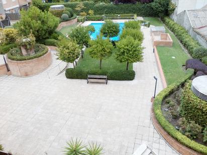 Swimming pool of Flat for sale in  Madrid Capital  with Air Conditioner, Heating and Parquet flooring