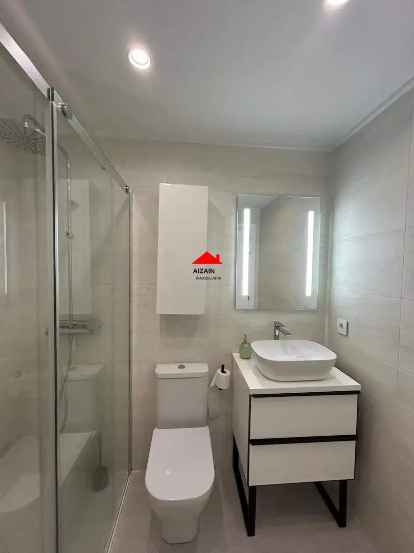 Baño de Piso en venta en Bilbao  con Calefacción y Trastero