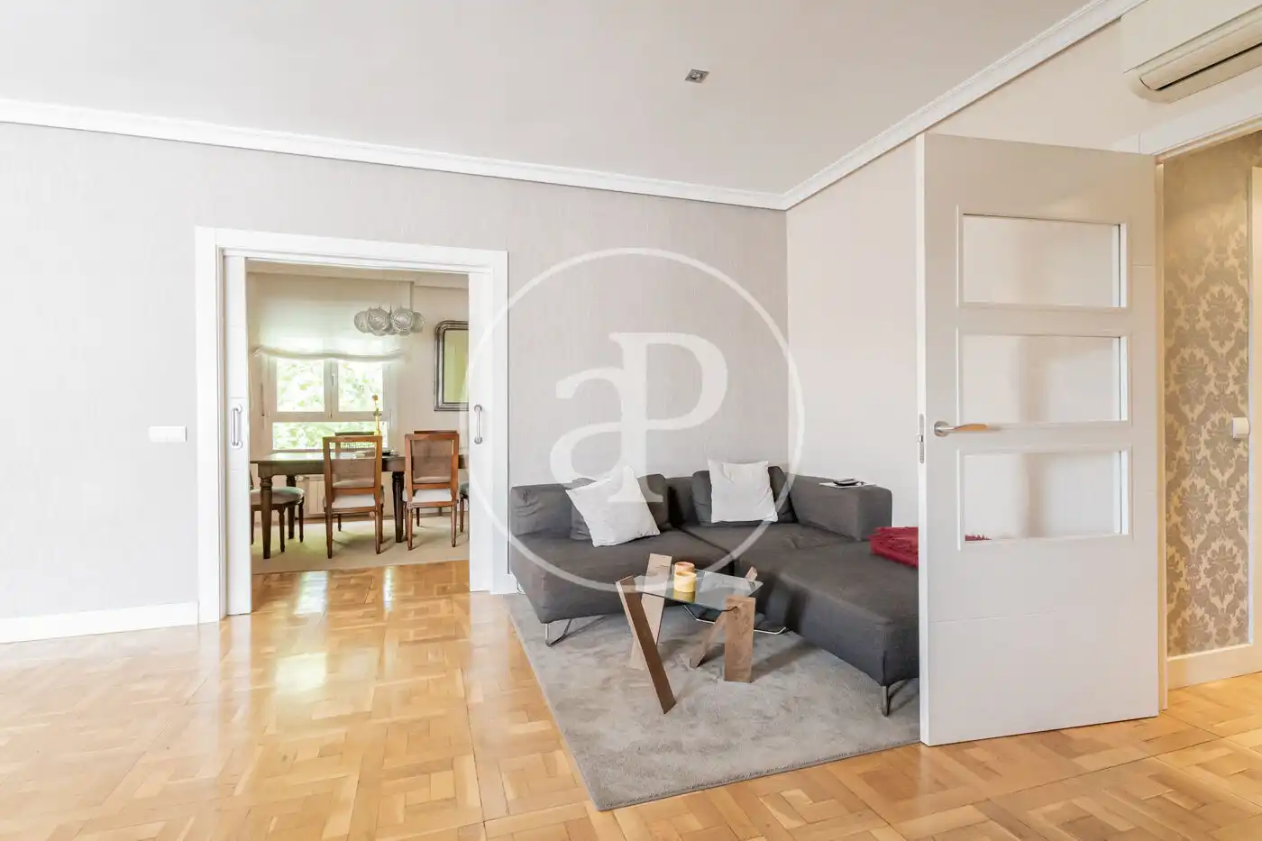 Wohnzimmer von Wohnung zum Verkauf in Madrid mit Klimaanlage, Heizung und Privatgarten