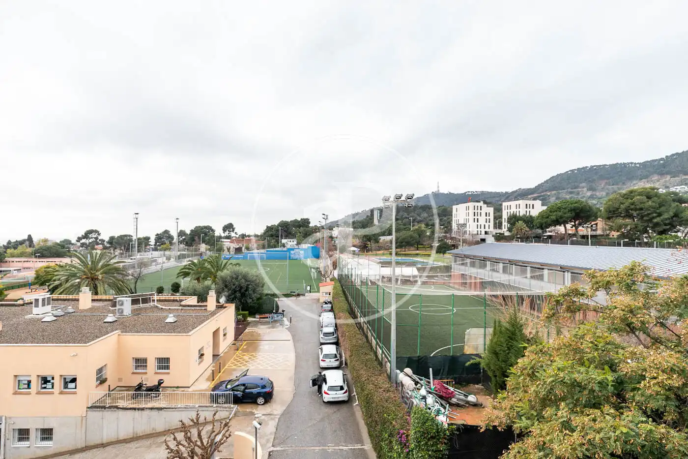 Außenansicht von Wohnung zur Miete in Barcelona mit Klimaanlage, Heizung und Privatgarten