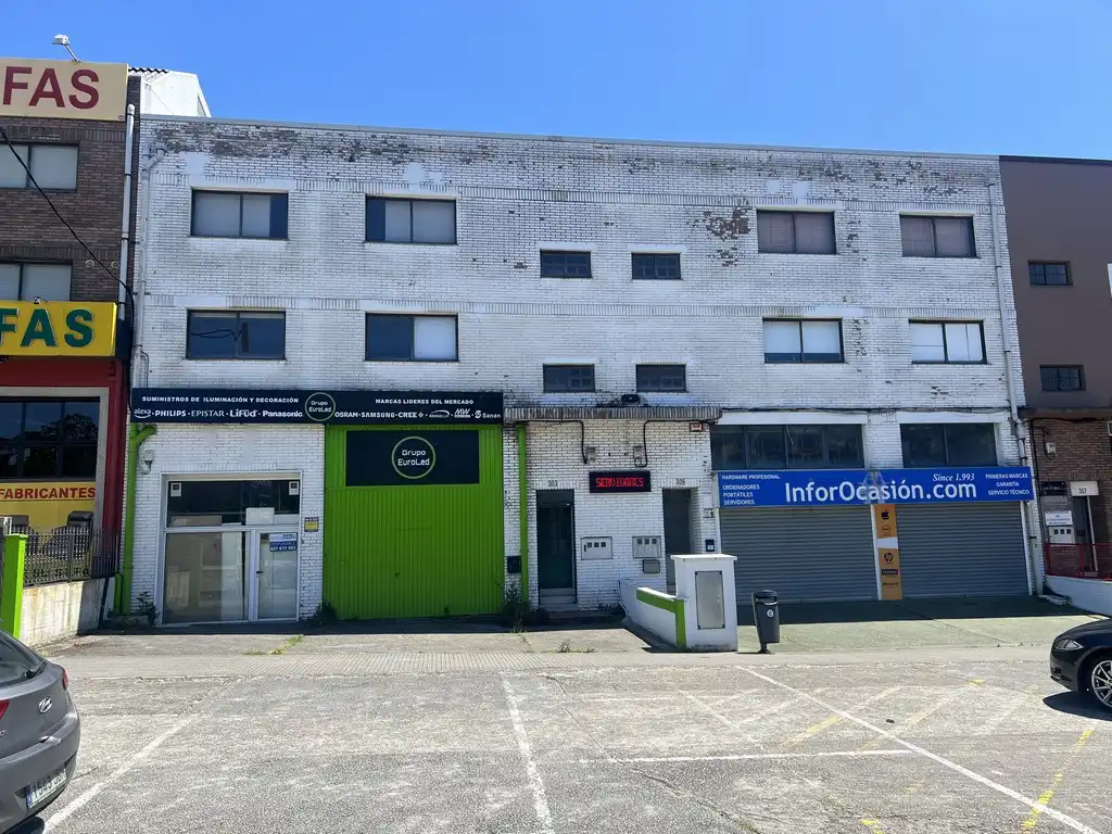Vista exterior de Nave industrial en venta en A Coruña Capital 