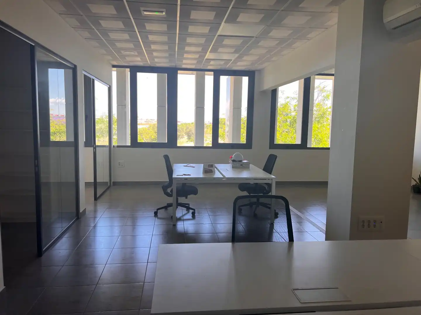 Büro zur Miete in Camas mit Klimaanlage, Heizung und Möbliert