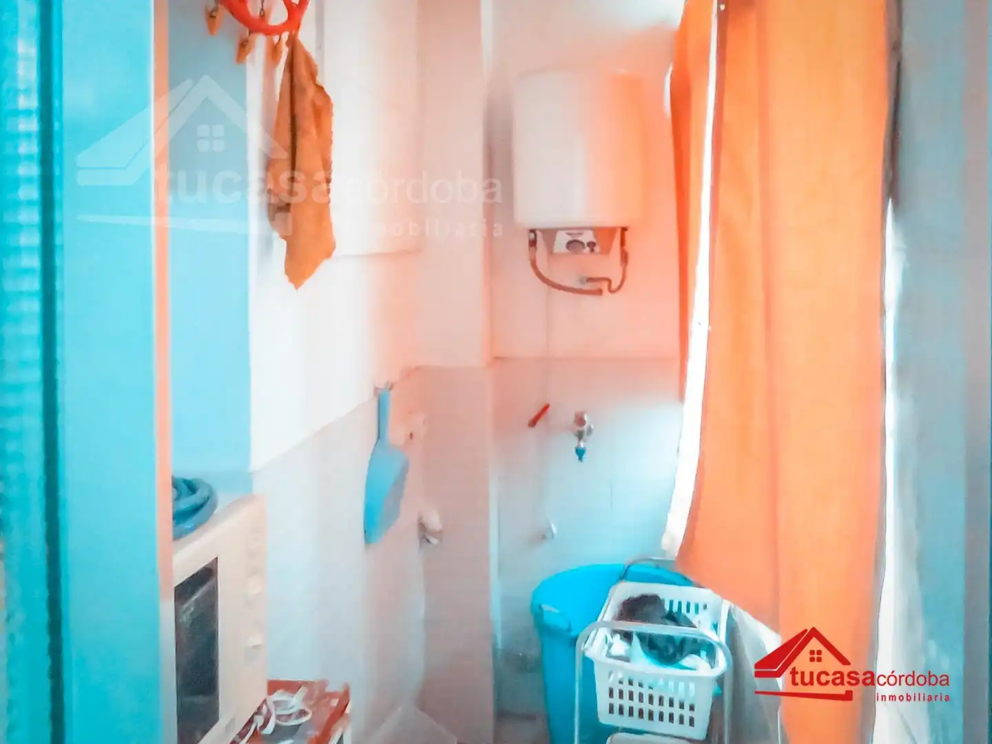 Bathroom of Flat for sale in Córdoba  with Air Conditioner, Heating and Storage room
