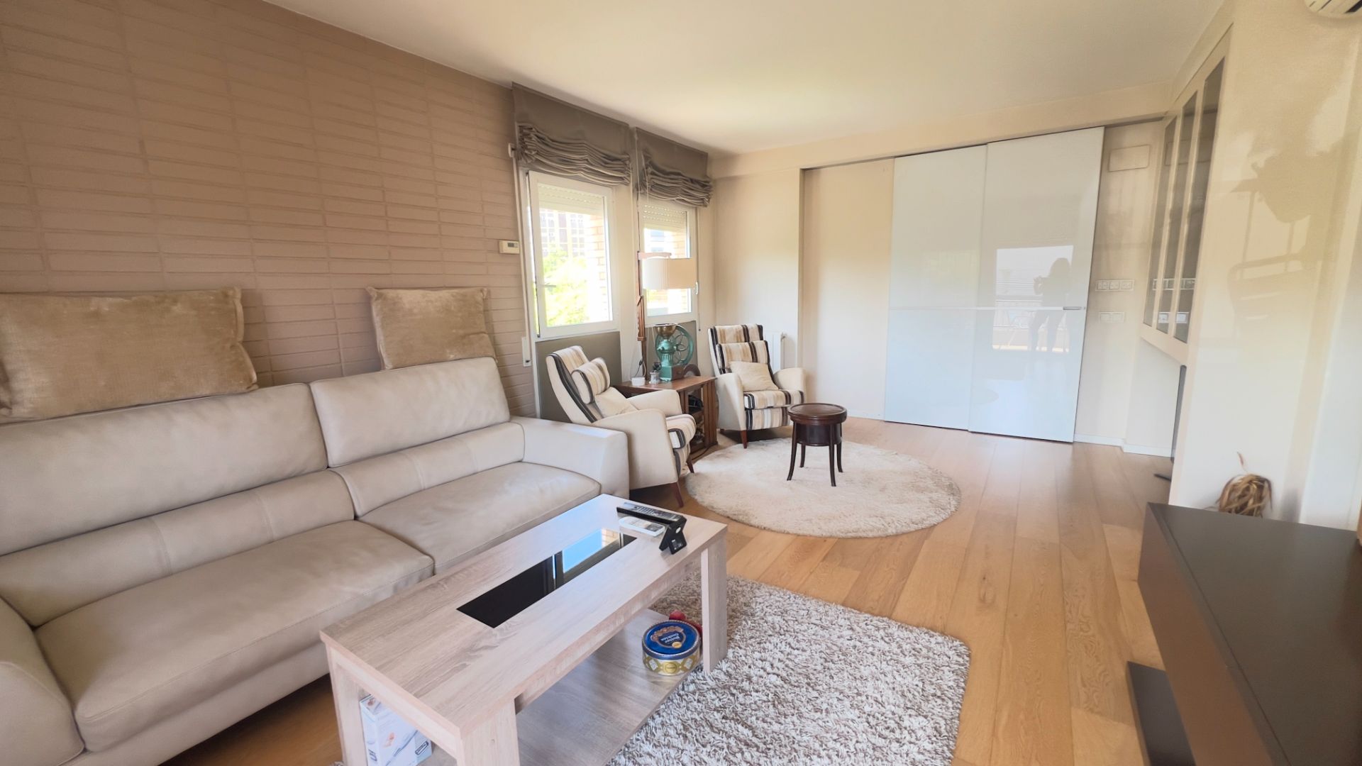 Sala de estar de Piso en venta en Girona Capital con Aire acondicionado, Calefacción y Parquet