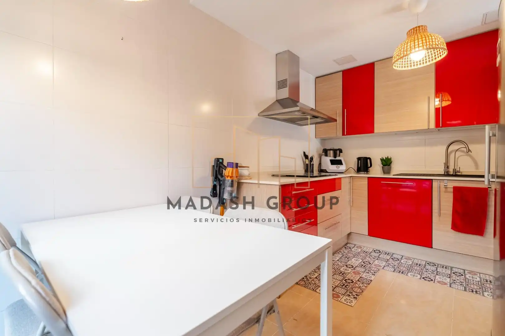 Casa aparellada amb piscina en venda a Carrer PRESIDENT MACIA, imagen 15