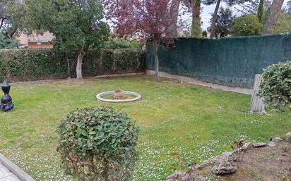 Jardí de Casa o xalet en venda en Maello amb Calefacció, Jardí privat i Traster