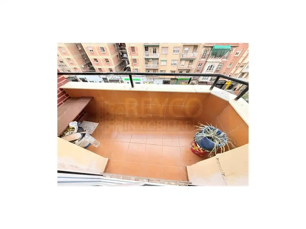 Piso con ascensor en venta en Avenida De La Paz, imagen 2