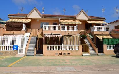 Außenansicht von Wohnung zum verkauf in San Pedro del Pinatar mit Terrasse und Balkon