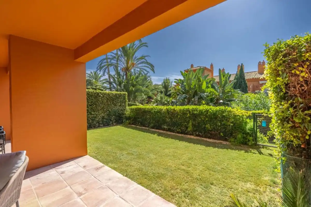 Jardí de Planta baixa en venda en Estepona amb Jardí privat, Traster i Piscina comunitària