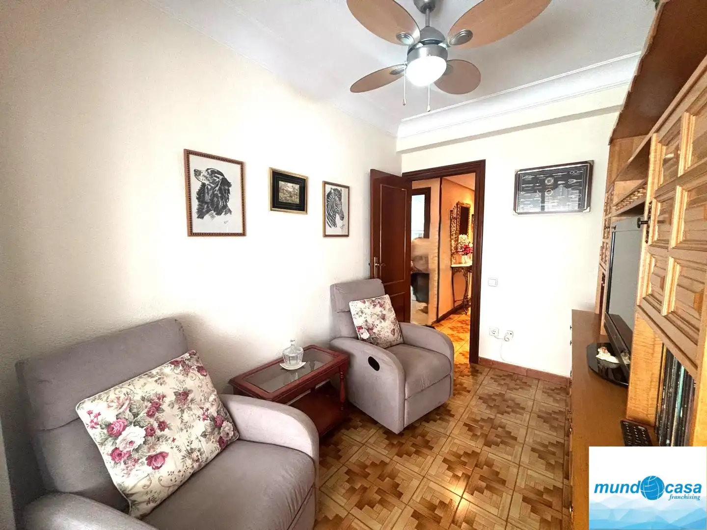 Living room of Flat for sale in Zaragoza  with Heating, Terrace and Furnished